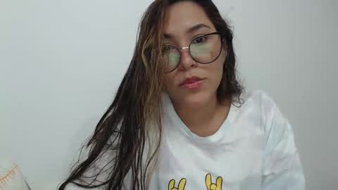 Snapshot of sofi4__ chatting on February 2025 04:40:01 AM sofi online show from February 2025 04:40:01 AM