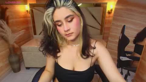 Snapshot of sofi_r_ chatting on November 2025 08:19:02 PM sofi_r_ online show from November 2025 08:19:02 PM