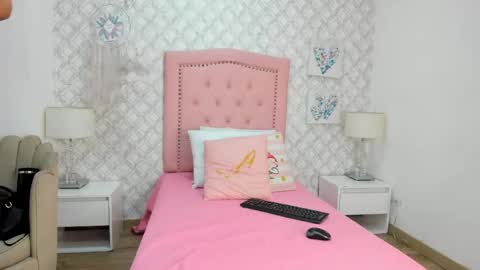 Snapshot of sofia_martinez9 chatting on May 2026 07:21:01 PM sofia_martinez9 online show from May 2026 07:21:01 PM