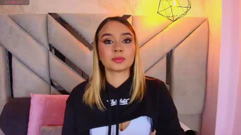 Snapshot of sofia_pamela_ chatting on June 2026 07:02:02 PM online show from June 2026 07:02:02 PM