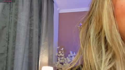 Snapshot of sofia_velvetx chatting on April 2026 07:29:02 PM sofia_velvetx online show from April 2026 07:29:02 PM