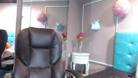 Sofa online show from January 2025 11:12:02 AM