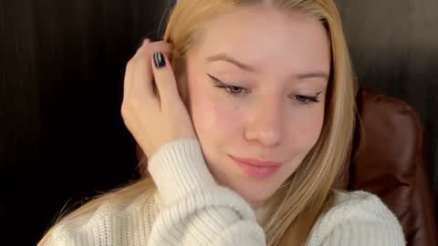 Snapshot of sofia_woodss chatting on December 2024 06:38:02 PM Sofia online show from December 2024 06:38:02 PM