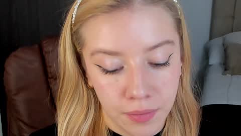 Snapshot of sofia_woodss chatting on December 2024 06:34:02 PM Sofia online show from December 2024 06:34:02 PM