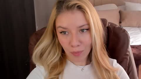 Snapshot of sofia_woodss chatting on January 2025 03:22:02 PM Sofia online show from January 2025 03:22:02 PM