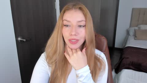 Snapshot of sofia_woodss chatting on January 2025 03:20:01 PM Sofia online show from January 2025 03:20:01 PM