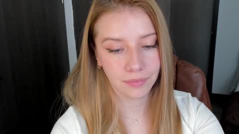 Snapshot of sofia_woodss chatting on January 2025 06:07:01 PM Sofia online show from January 2025 06:07:01 PM