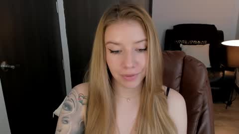 Snapshot of sofia_woodss chatting on February 2025 04:31:02 PM Sofia online show from February 2025 04:31:02 PM