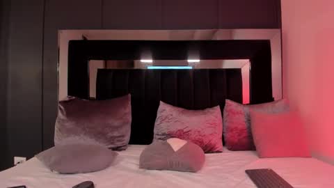 Sofia  online show from September 2025 06:02:02 AM