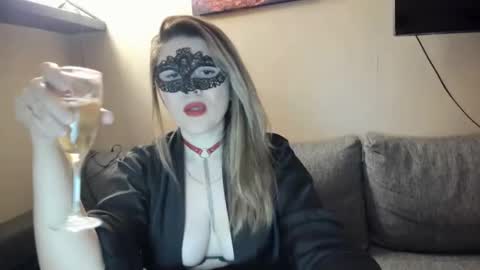 Snapshot of sofiabells chatting on December 2024 08:15:01 PM SofiaBells online show from December 2024 08:15:01 PM