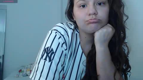 sofiamooon_ online show from December 2025 12:24:02 PM