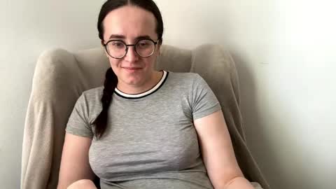 Sofia online show from April 2026 01:17:01 PM