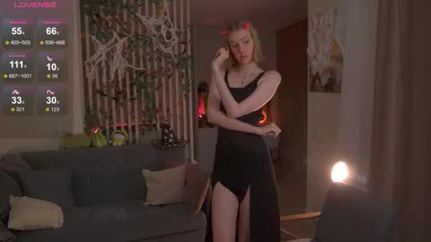 Snapshot of sofiapure18 chatting on October 2025 08:32:01 PM Sofia Help me overcome shynes with 100 thumbs up online show from October 2025 08:32:01 PM