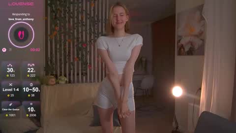 Snapshot of sofiapure18 chatting on November 2025 07:46:02 PM Sofia Help me overcome shynes with 100 thumbs up online show from November 2025 07:46:02 PM