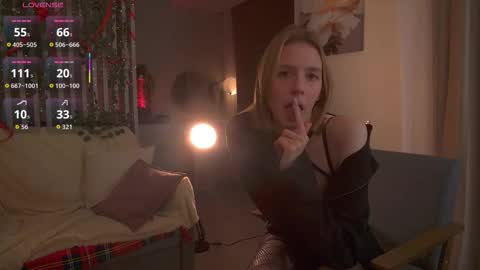 Snapshot of sofiapure18 chatting on December 2025 09:55:02 PM Sofia Help me overcome shynes with 100 thumbs up online show from December 2025 09:55:02 PM