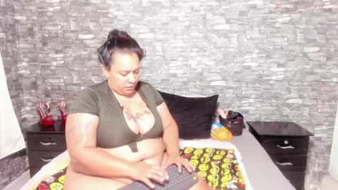 Vicky  online show from January 2025 12:45:02 PM