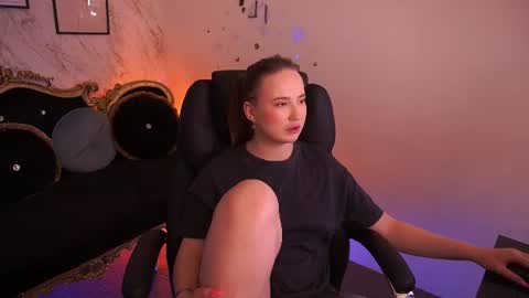 Snapshot of sofiebloom chatting on June 2026 03:19:02 AM Sofie online show from June 2026 03:19:02 AM