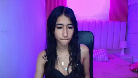 Snapshot of sofii_tk chatting on May 2026 04:07:02 AM Sofii online show from May 2026 04:07:02 AM