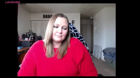 Snapshot of softerpeaches chatting on December 2024 08:27:02 PM Rose online show from December 2024 08:27:02 PM