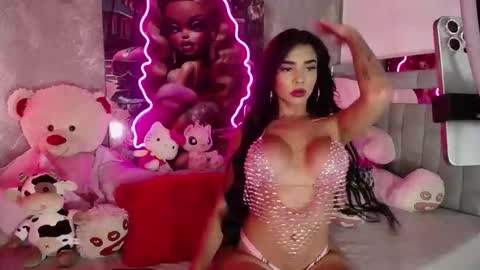 instagram    evalunavelez1. online show from September 2025 07:04:01 PM