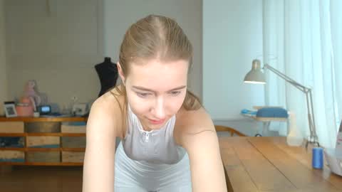 Snapshot of solar_bella chatting on January 2025 11:02:02 AM Bella online show from January 2025 11:02:02 AM