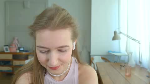 Snapshot of solar_bella chatting on January 2025 12:26:02 PM Bella online show from January 2025 12:26:02 PM