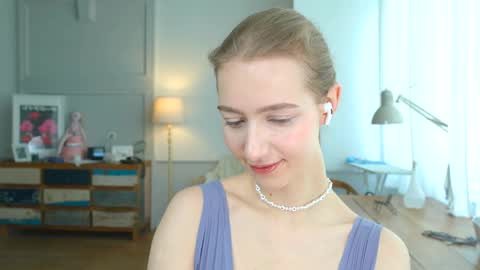 Snapshot of solar_bella chatting on January 2025 11:50:01 AM Bella online show from January 2025 11:50:01 AM