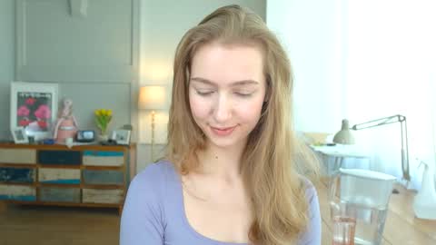 Snapshot of solar_bella chatting on January 2025 12:27:01 PM Bella online show from January 2025 12:27:01 PM