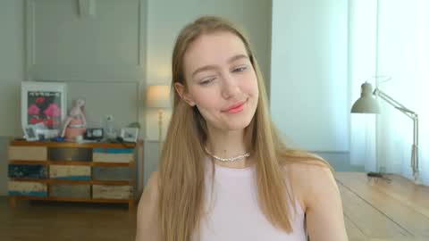 Snapshot of solar_bella chatting on February 2025 11:01:02 AM Bella online show from February 2025 11:01:02 AM