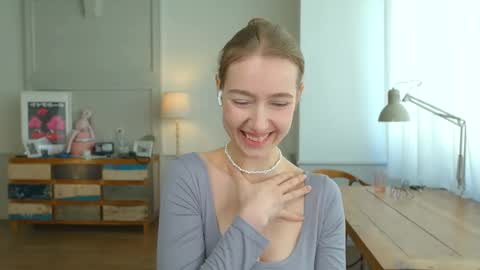 Snapshot of solar_bella chatting on February 2025 11:04:01 AM Bella online show from February 2025 11:04:01 AM