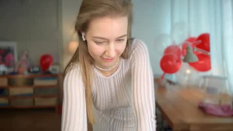 Snapshot of solar_bella chatting on February 2025 12:48:02 PM Bella online show from February 2025 12:48:02 PM