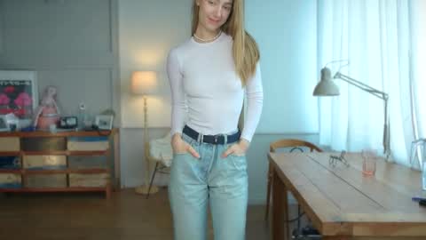 Snapshot of solar_bella chatting on February 2025 10:59:02 AM Bella online show from February 2025 10:59:02 AM