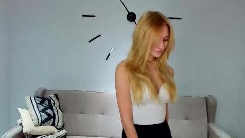 Snapshot of soledadrook chatting on November 2025 06:19:01 PM Monica online show from November 2025 06:19:01 PM