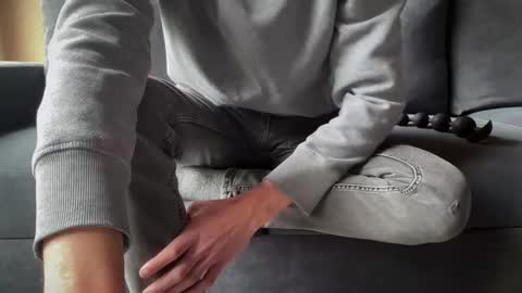 Sondages online show from January 2025 12:09:01 PM