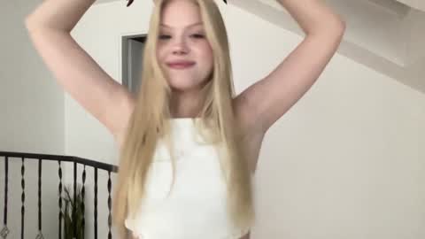 Snapshot of sonyaplush chatting on December 2024 09:37:01 PM Sonya Instagram Twitter sonyaplushgirl OnlyFans sonyaplush online show from December 2024 09:37:01 PM