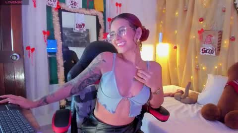 sophie online show from December 2025 08:16:02 PM