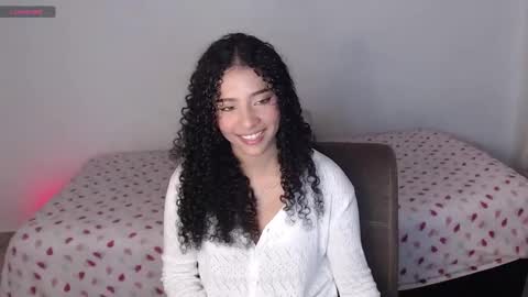 Snapshot of sophi_baby chatting on October 2025 04:24:01 AM Sophi baby online show from October 2025 04:24:01 AM
