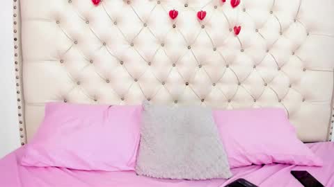 Snapshot of sophia__beauty chatting on November 2025 02:06:01 PM sophia__beauty online show from November 2025 02:06:01 PM