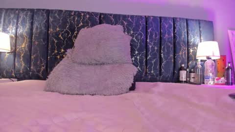 Sofia  online show from November 2025 01:32:02 PM