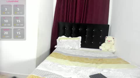 Snapshot of sophia_moons_ chatting on January 2026 01:10:02 AM sophia_moons_ online show from January 2026 01:10:02 AM