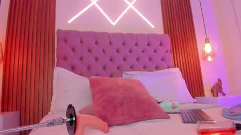 Snapshot of sophia_turneer chatting on May 2026 08:55:02 AM sophia_turneer online show from May 2026 08:55:02 AM