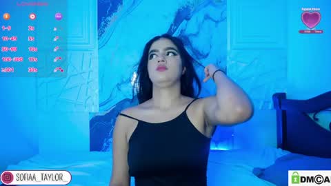 Snapshot of sophiaa_taylor_ chatting on April 2026 05:01:02 AM online show from April 2026 05:01:02 AM