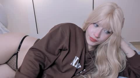 sophiarommie online show from November 2025 12:57:01 AM