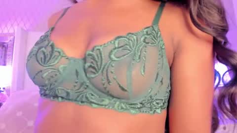 Snapshot of sophiasmiths_ chatting on September 2025 11:37:01 AM SophiaSmiths online show from September 2025 11:37:01 AM