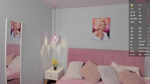 Snapshot of sophie_alice chatting on March 2025 12:22:01 PM Alice online show from March 2025 12:22:01 PM