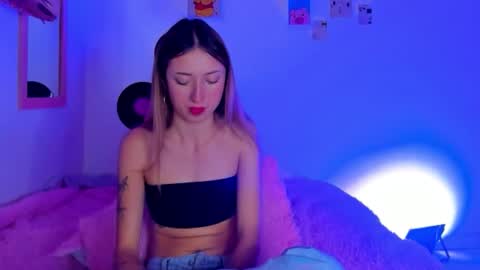 Sophie online show from November 2025 05:22:02 AM