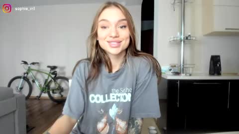 Snapshot of sophie_in chatting on May 2026 05:46:02 AM Sonya online show from May 2026 05:46:02 AM