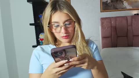 Snapshot of sophie_janner chatting on July 2026 04:16:01 AM SOPHIE JANNER online show from July 2026 04:16:01 AM