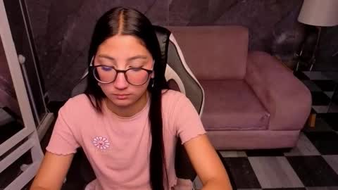 Snapshot of sophie_jones_b chatting on March 2026 12:44:01 PM sophie_jones_b online show from March 2026 12:44:01 PM