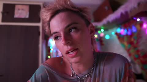 Snapshot of sophie_lovely chatting on December 2024 05:05:02 AM derpy derpington online show from December 2024 05:05:02 AM